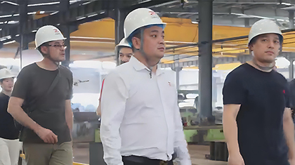 The South Korean customer came to the factory to inspect the goods