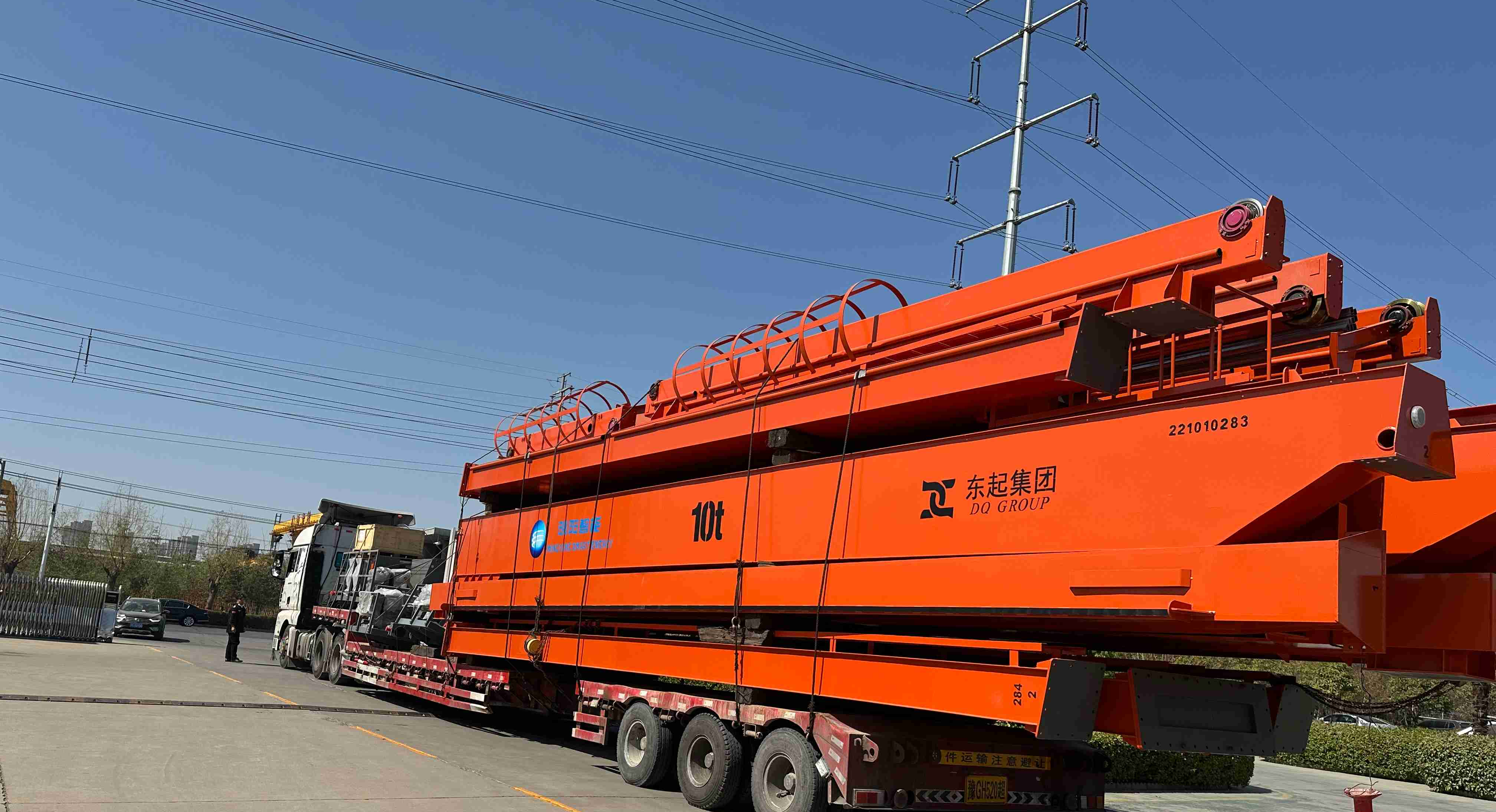 A 10-ton double-girder bridge crane was successfully delivered to a European customer, and both parties successfully established a long-term strategic partnership
