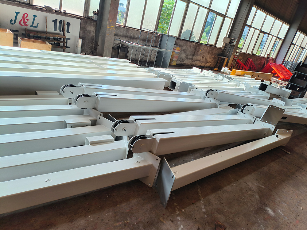 Trackless gantry crane