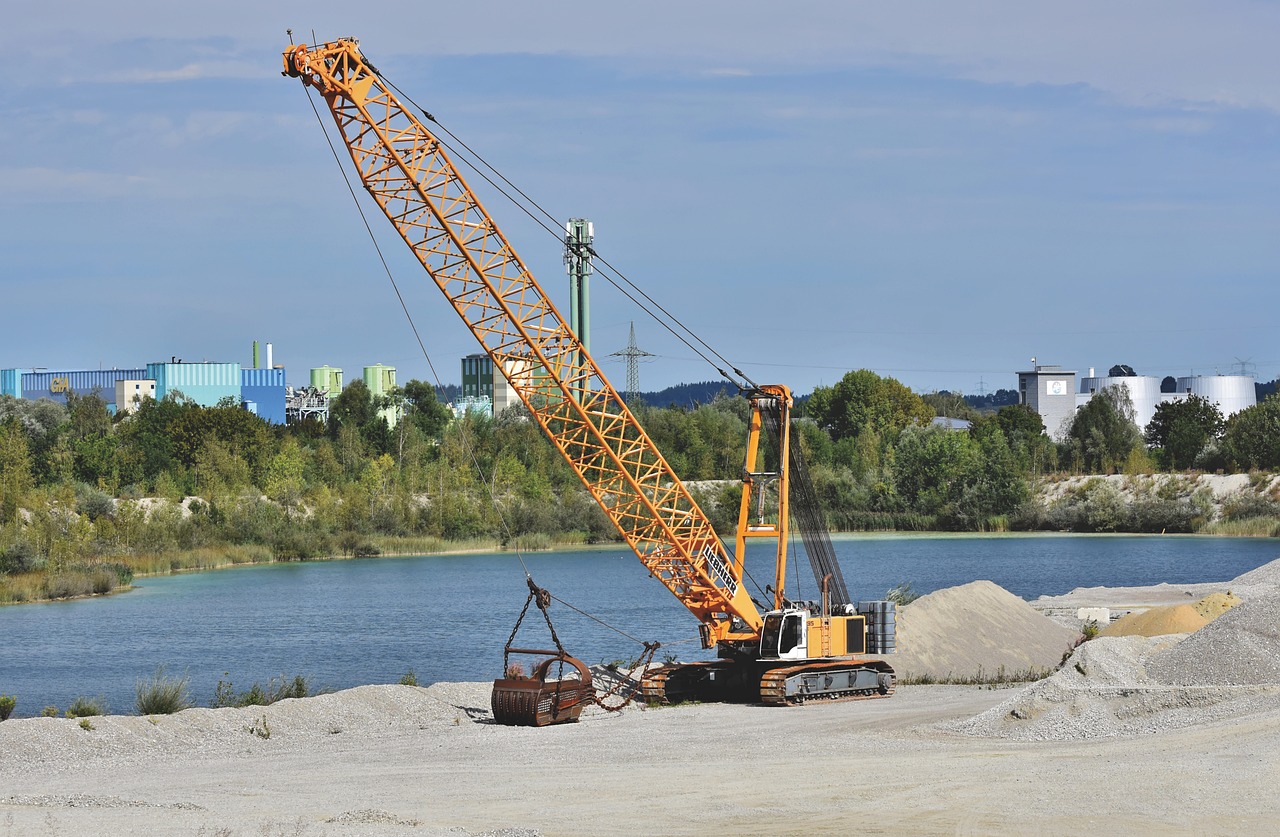 excavators-5556325_1280 excavators-5556325_1280